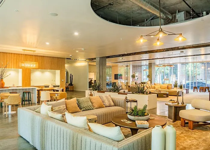 Apartment Phx Retreat Pool Gym Balcony Parking *