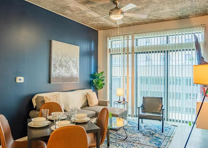 Apartment Phx Retreat Pool Gym Balcony Parking *